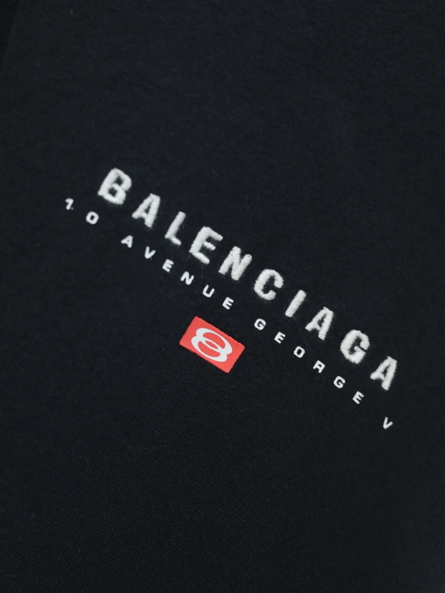 Balenciaga*2 25SS Series Polo 280 ， （280g） ， ， ， 。 Breathable ， ， 。 ： Barudan ， 0.05mm logo， ， ， 。 ， 3-5 ， ， 、 ， 。 ： ， ， ≥2.5mm， ， 。 Size：1/2